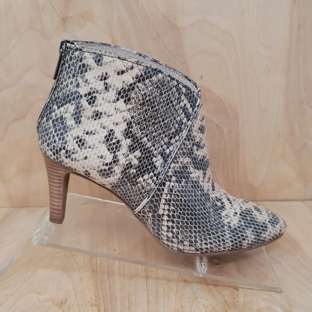 Seychelles Women's Ankle Boots Size 7.5 M Leather Snake Print Casual Dress Shoes